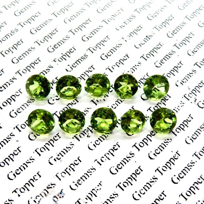 Peridot 6x6 mm Round Faceted